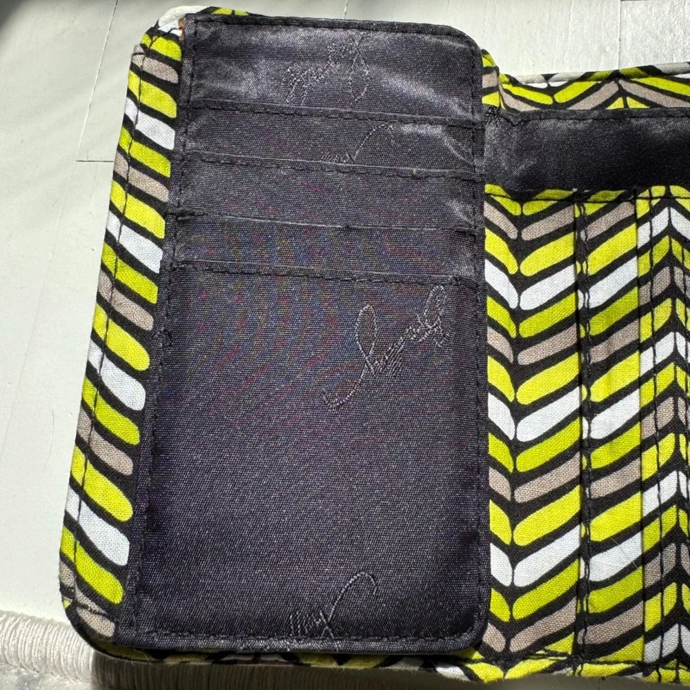 Vera Bradley Sun Valley Trifold Wallet Quilted Cotton Floral Yellow Black White - Picture 4 of 6